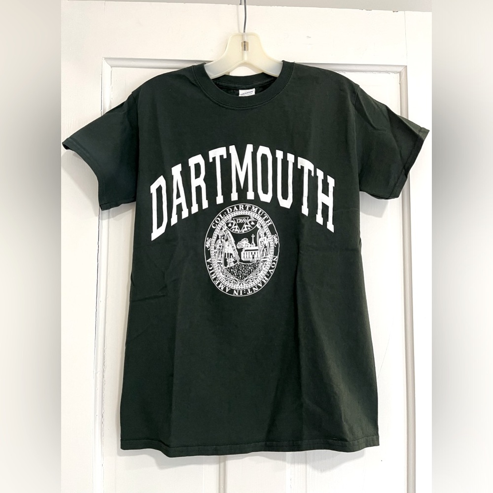 Darthmouth College Gildan 100%cotton adult small dark green Tshirt